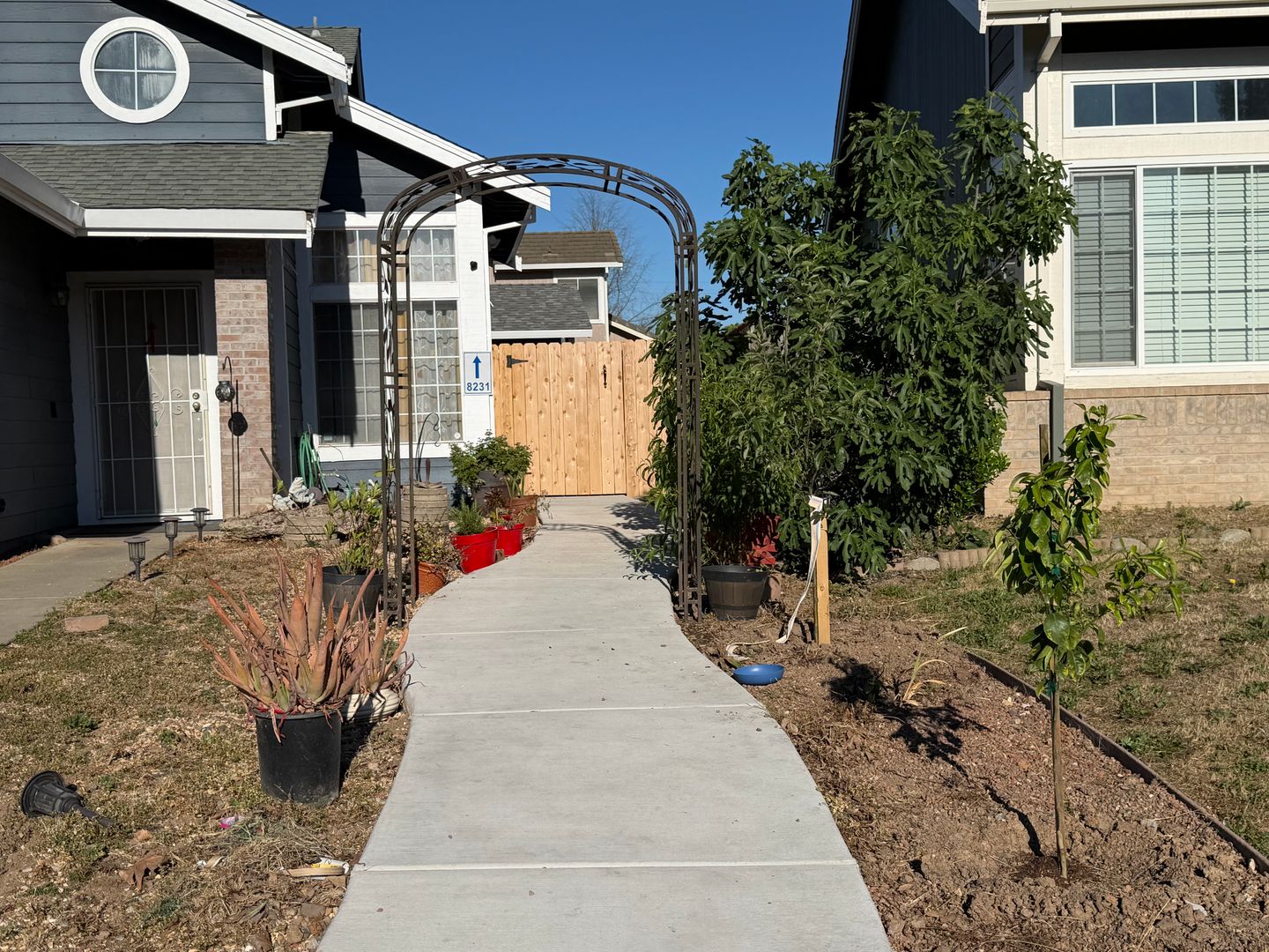 8231 Hardester Dr - Sacramento - California - 2 bed, 2 bath rental property