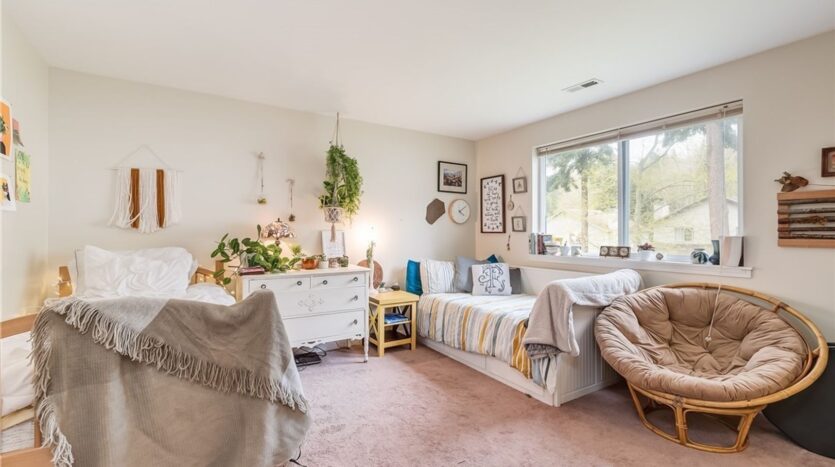 824 Blueberry Ln. - Bellingham - Washington - 6 bed, 3.5 bath rental property