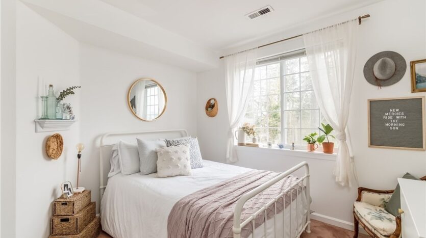 824 Blueberry Ln. - Bellingham - Washington - 6 bed, 3.5 bath rental property