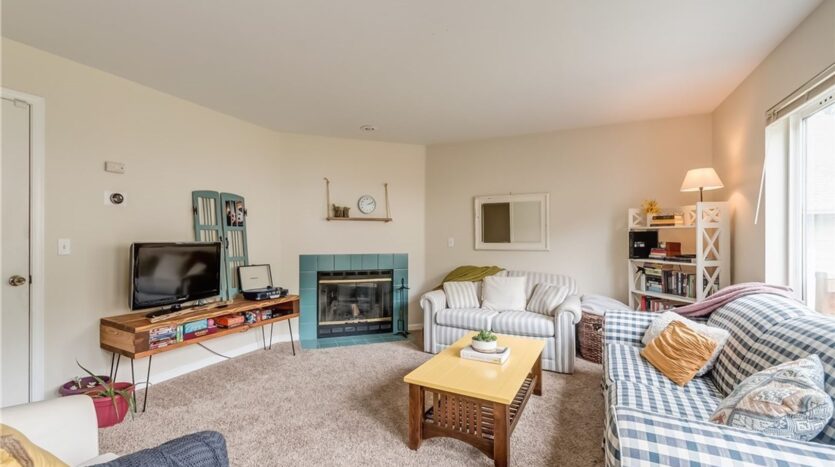 824 Blueberry Ln. - Bellingham - Washington - 6 bed, 3.5 bath rental property