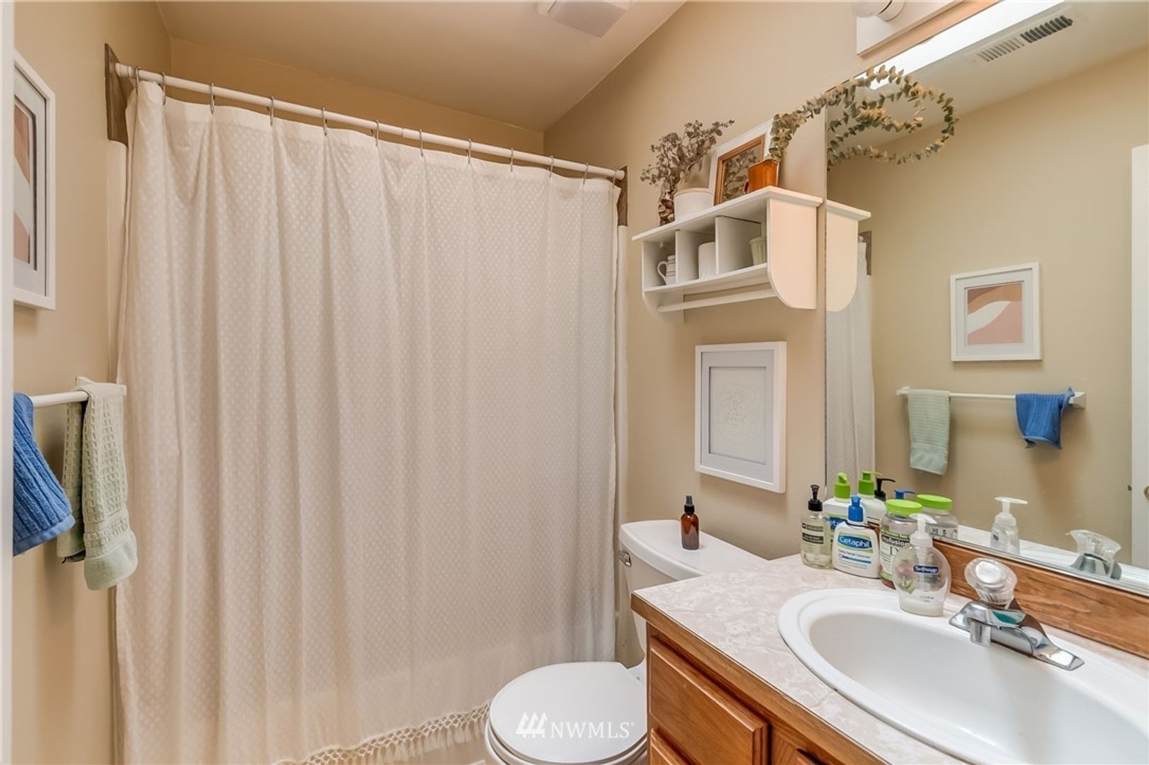 824 Blueberry Ln. - Bellingham - Washington - 6 bed, 3.5 bath rental property