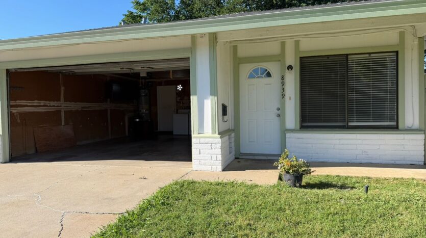 8939 El Oro Plaza Dr - Elk Grove - California - 2 bed, 1 bath rental property