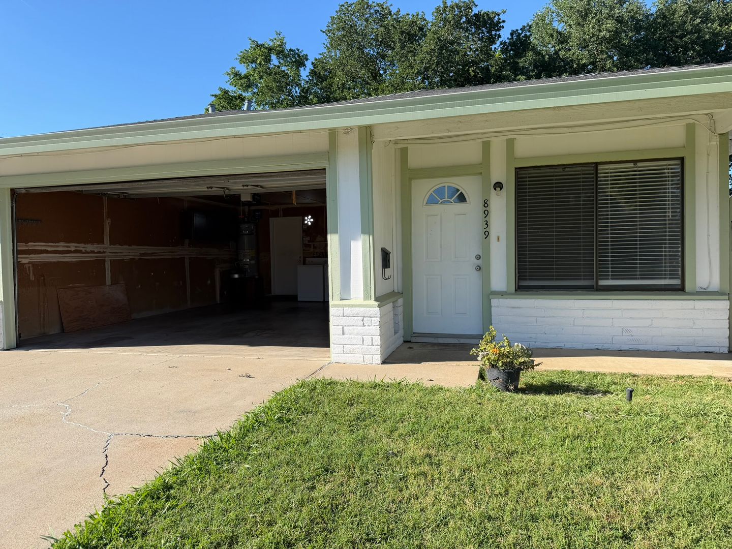 8939 El Oro Plaza Dr - Elk Grove - California - 2 bed, 1 bath rental property