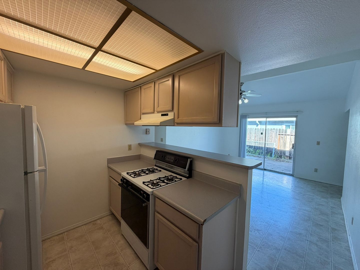 8939 El Oro Plaza Dr - Elk Grove - California - 2 bed, 1 bath rental property