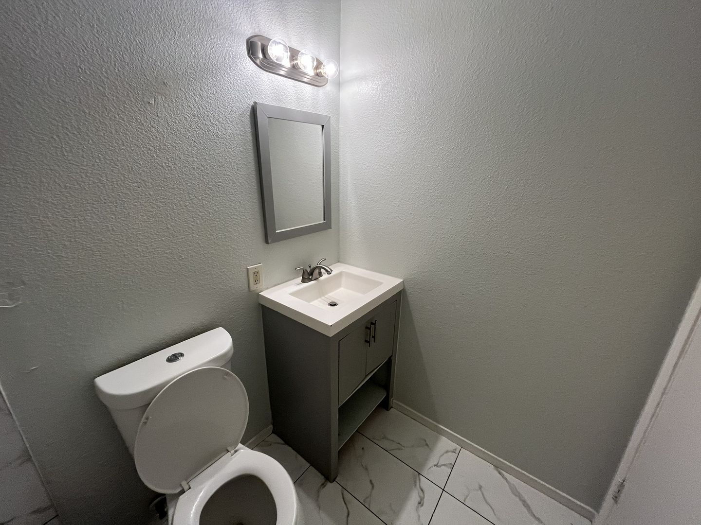 901 Carro Drive  Unit #3 - Sacramento - California - 2 bed, 1 bath rental property