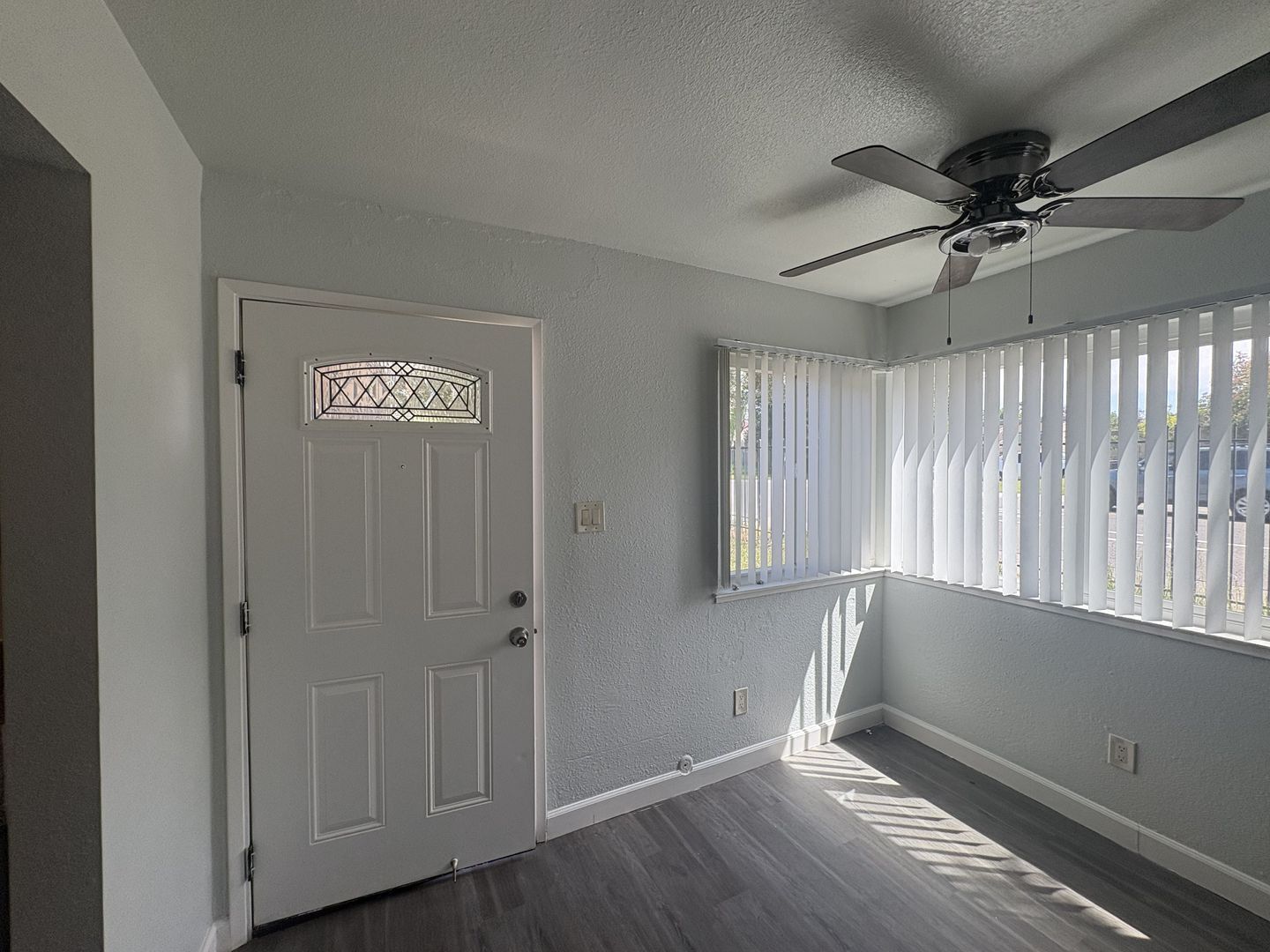 901 Carro Drive  Unit #3 - Sacramento - California - 2 bed, 1 bath rental property