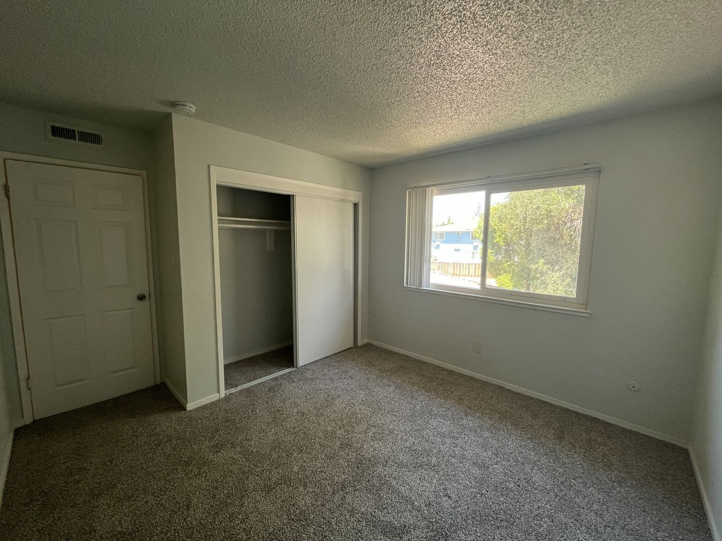 901 Carro Drive  Unit #3 - Sacramento - California - 2 bed, 1 bath rental property