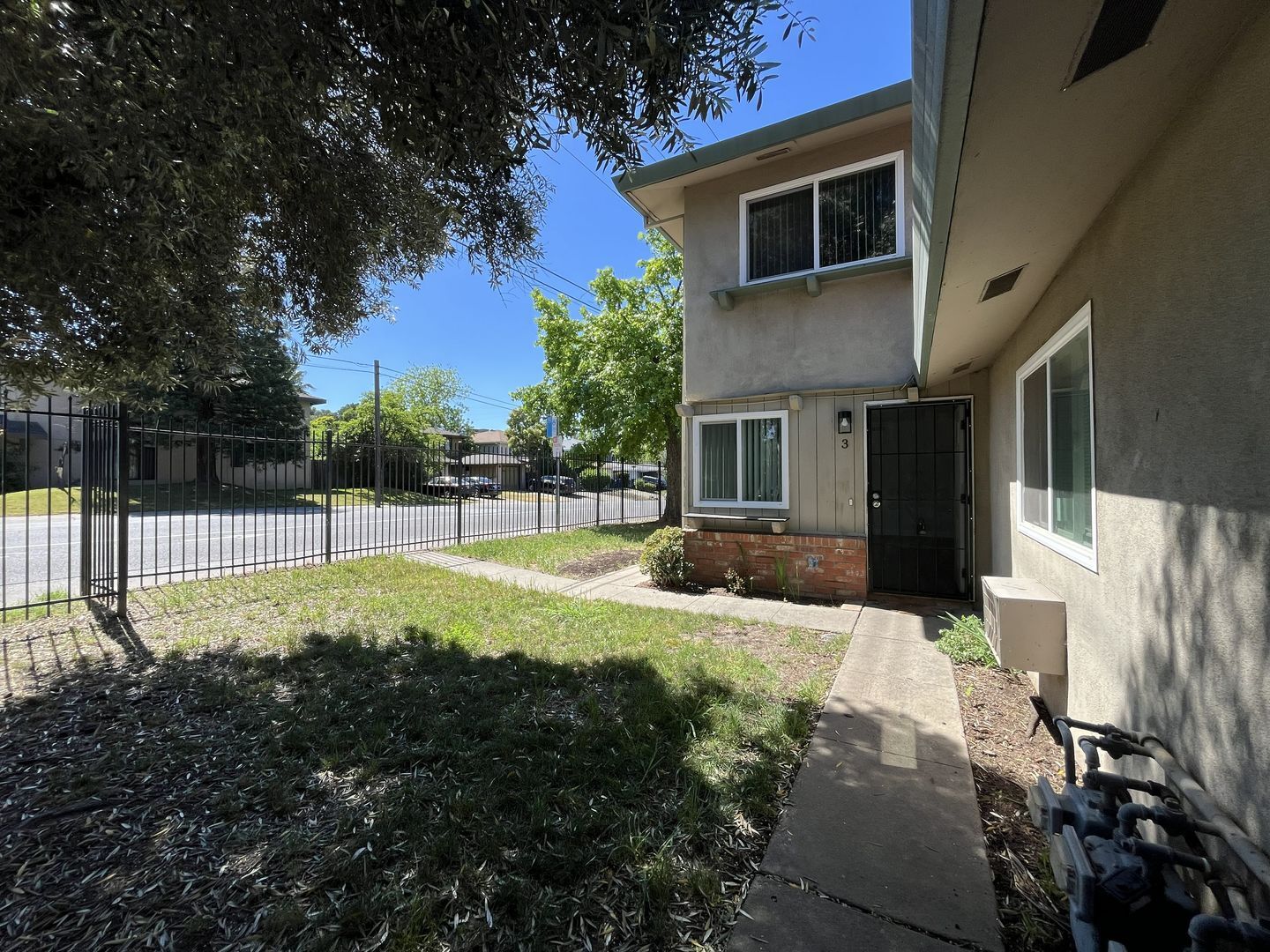 901 Carro Drive  Unit #3 - Sacramento - California - 2 bed, 1 bath rental property