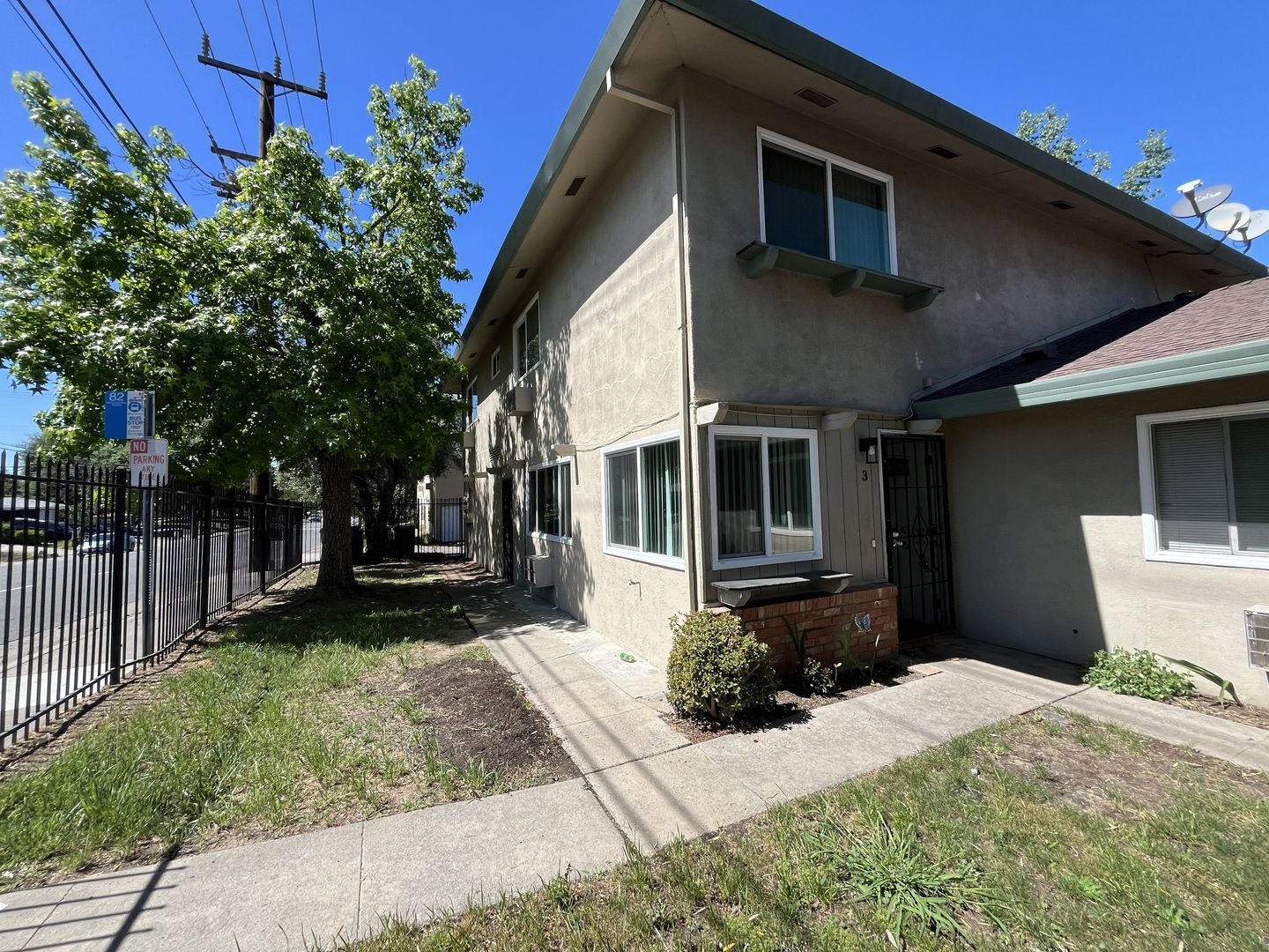 901 Carro Drive  Unit #3 - Sacramento - California - 2 bed, 1 bath rental property