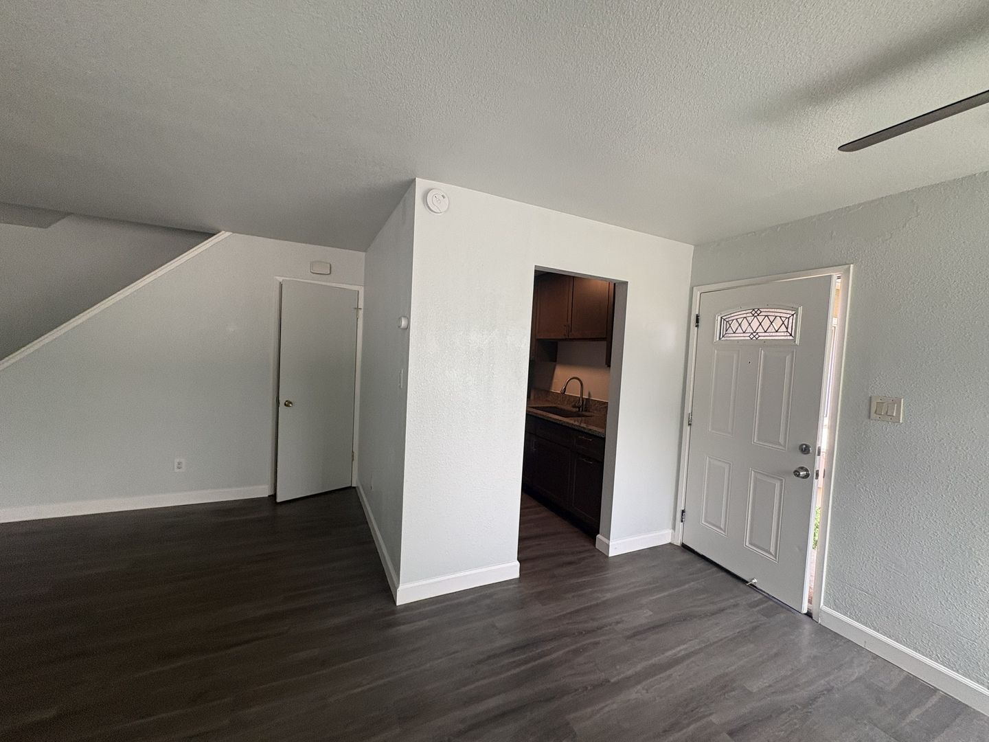 901 Carro Drive  Unit #3 - Sacramento - California - 2 bed, 1 bath rental property