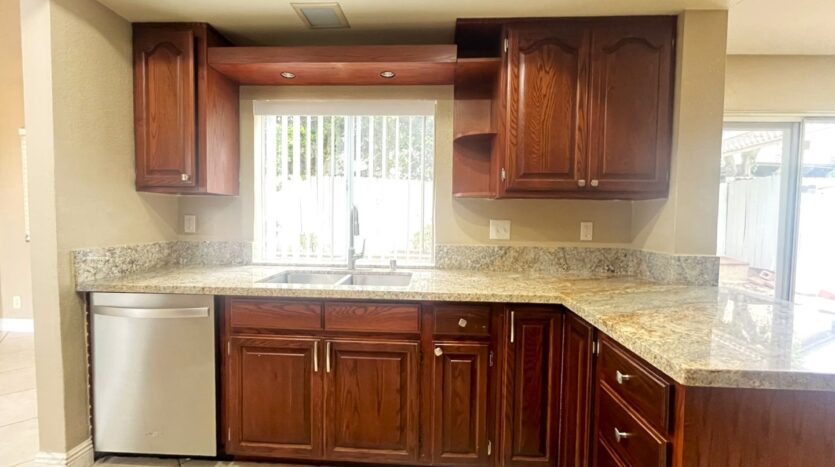 980 Tufts Circle - Corona - California - 3 bed, 2.5 bath rental property