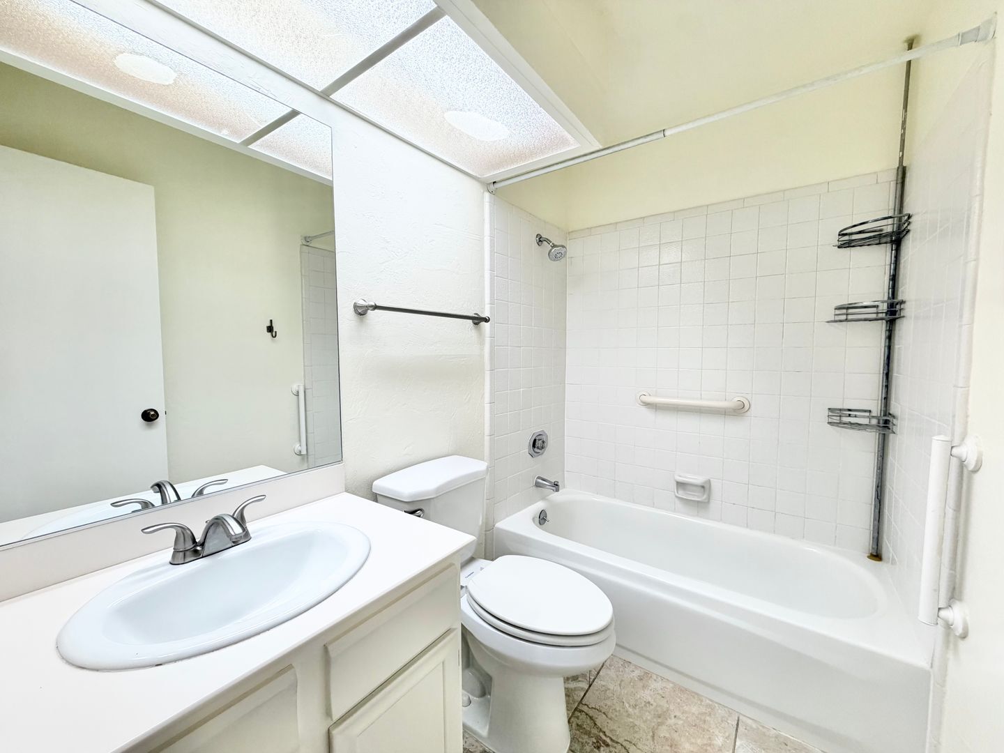 1050 E Ramon Road Unit 119 - Palm Springs - California - 3 bed, 2 bath rental property