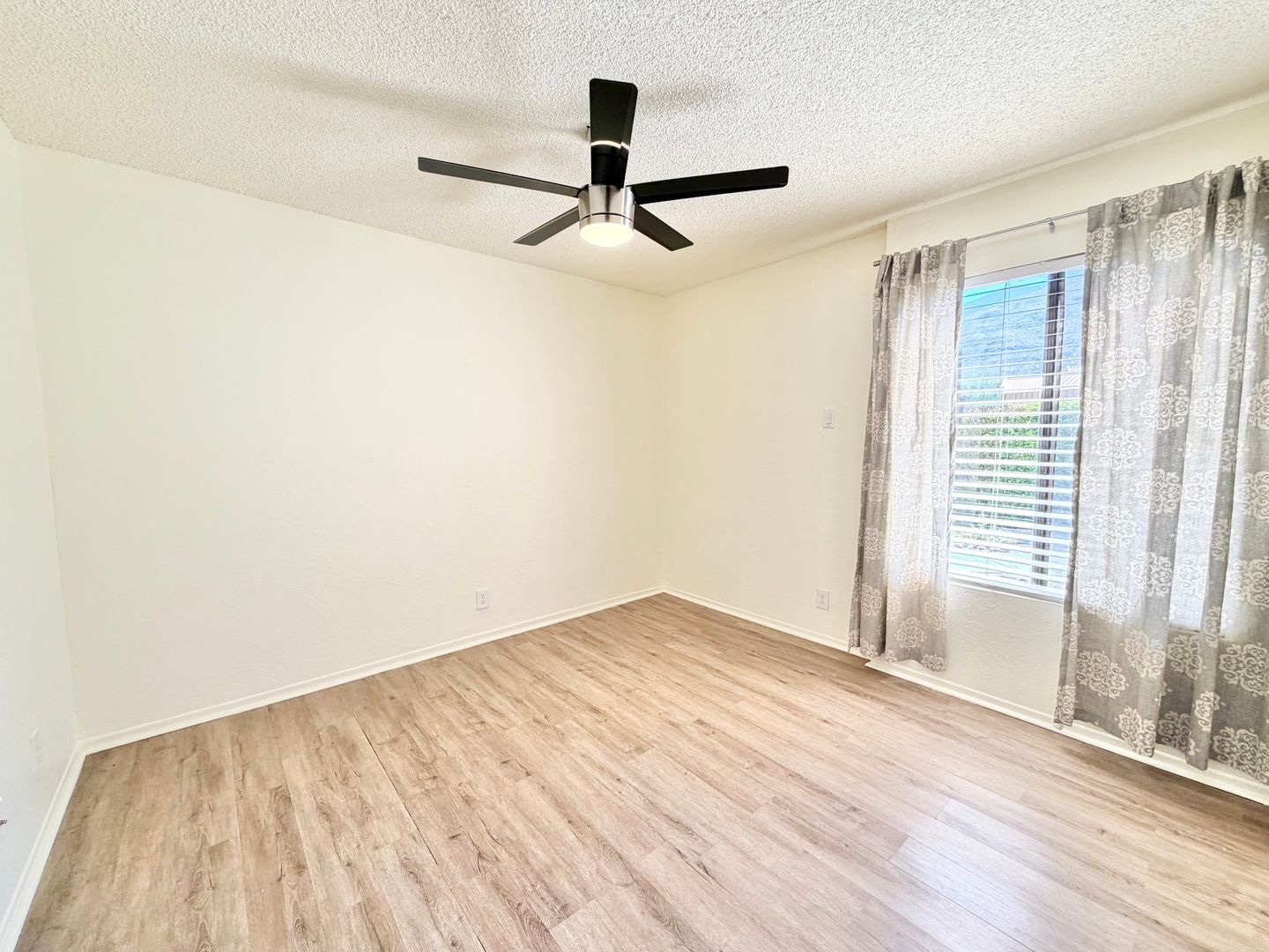 1050 E Ramon Road Unit 119 - Palm Springs - California - 3 bed, 2 bath rental property