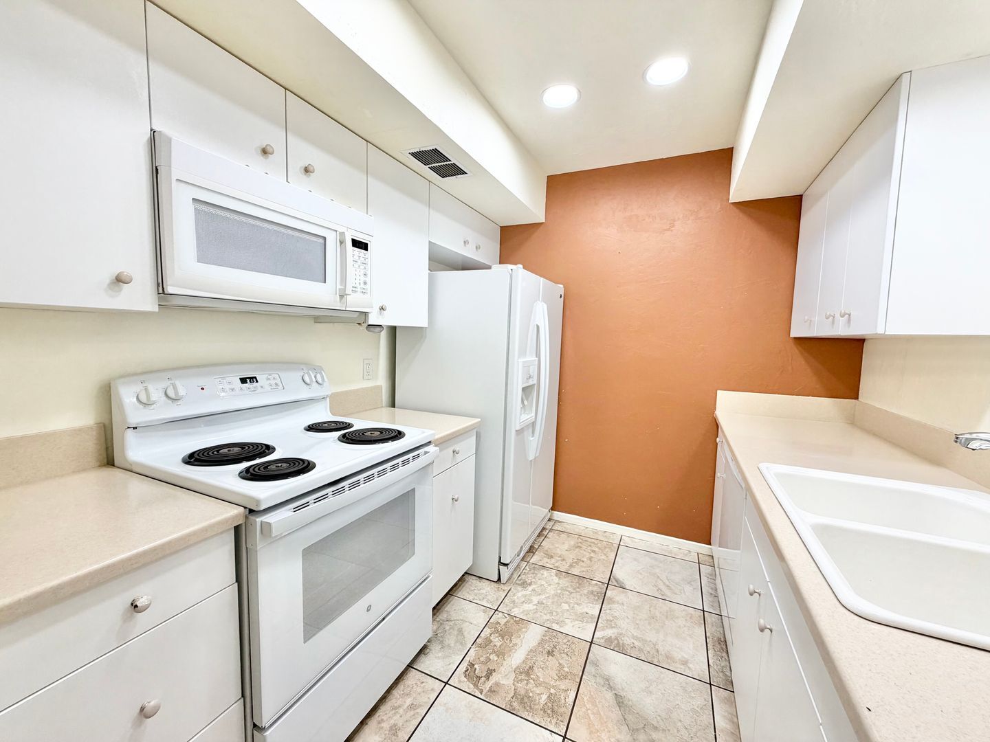 1050 E Ramon Road Unit 119 - Palm Springs - California - 3 bed, 2 bath rental property
