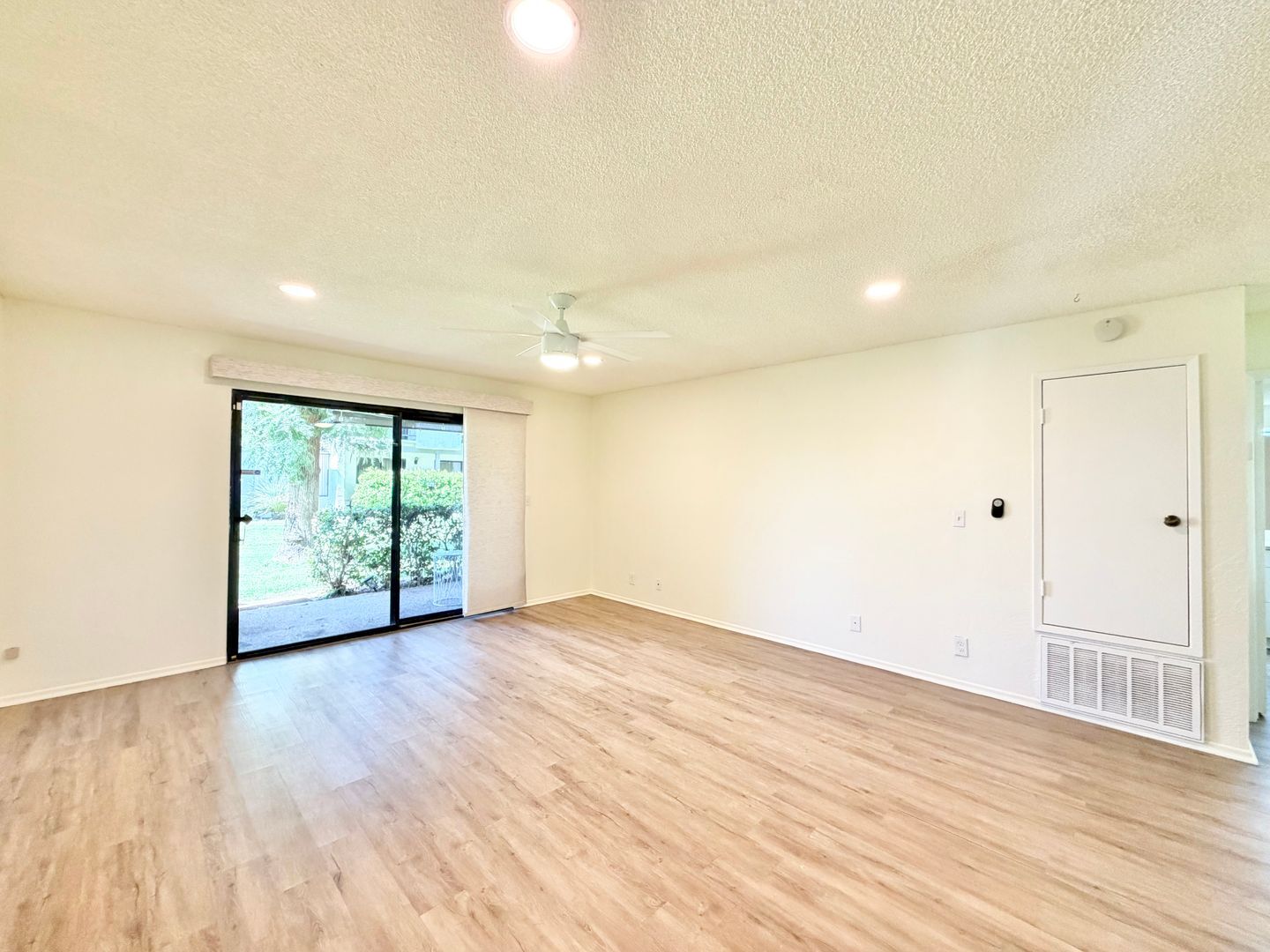 1050 E Ramon Road Unit 119 - Palm Springs - California - 3 bed, 2 bath rental property