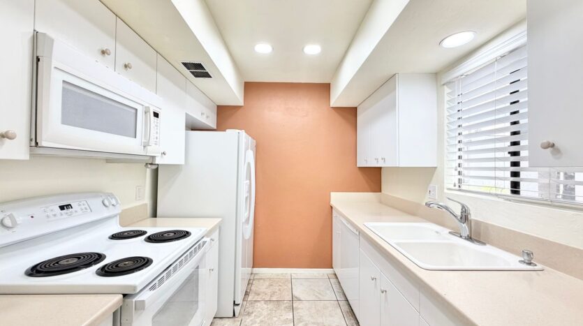 1050 E Ramon Road Unit 119 - Palm Springs - California - 3 bed, 2 bath rental property