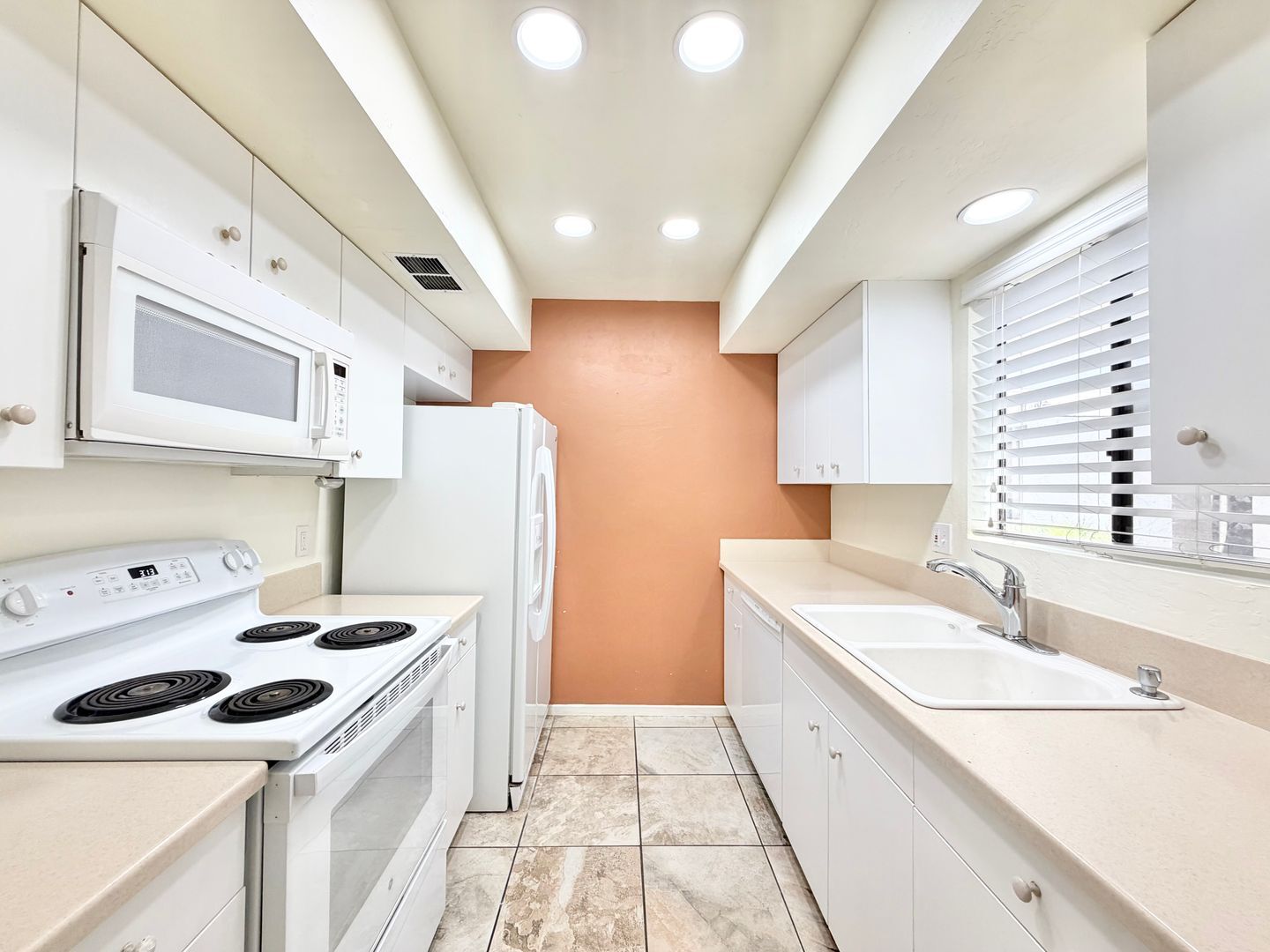 1050 E Ramon Road Unit 119 - Palm Springs - California - 3 bed, 2 bath rental property