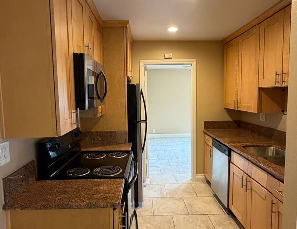 1075 N Vulcan Ave - Encinitas - California - 1 bed, 1 bath rental property