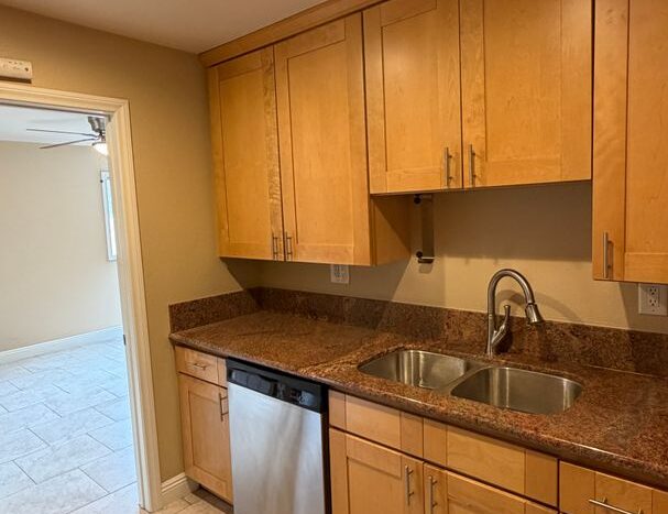 1075 N Vulcan Ave - Encinitas - California - 1 bed, 1 bath rental property