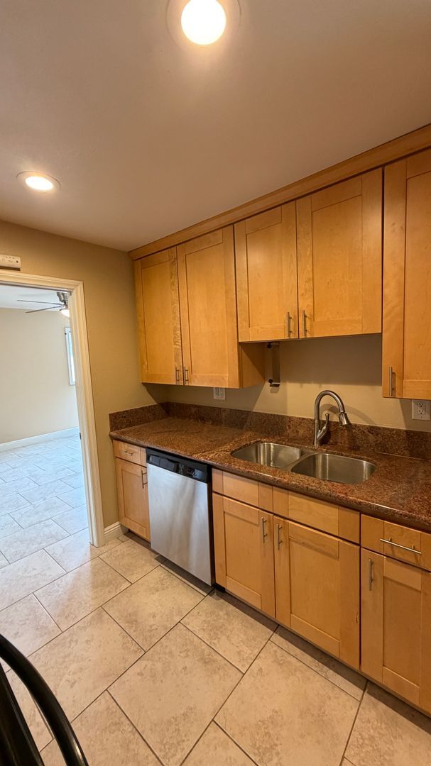 1075 N Vulcan Ave - Encinitas - California - 1 bed, 1 bath rental property