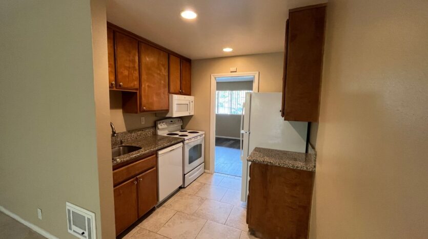 1075 N Vulcan Ave - Encinitas - California - 1 bed, 1 bath rental property