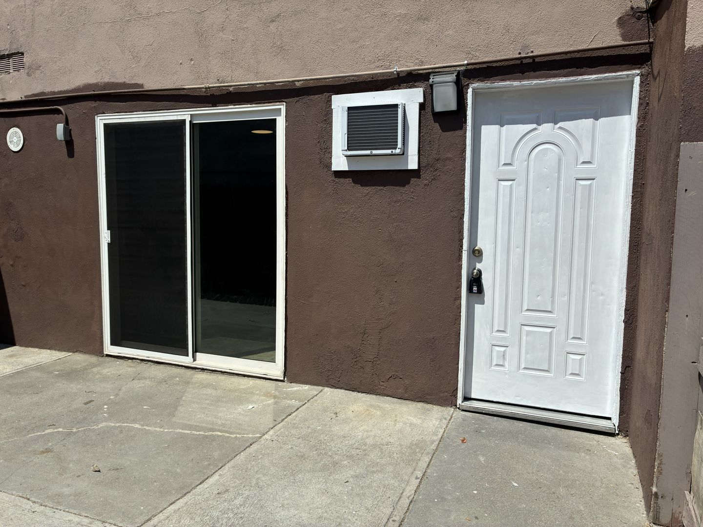 1129 E. La Deney  - Ontario - California - 2 bed, 1.5 bath rental property