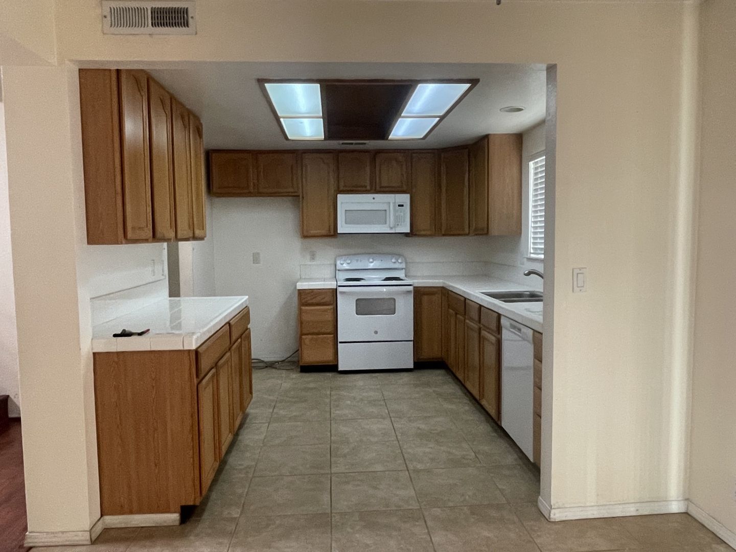 125 Serpentine Drive - Vallejo - California - 4 bed, 2.5 bath rental property
