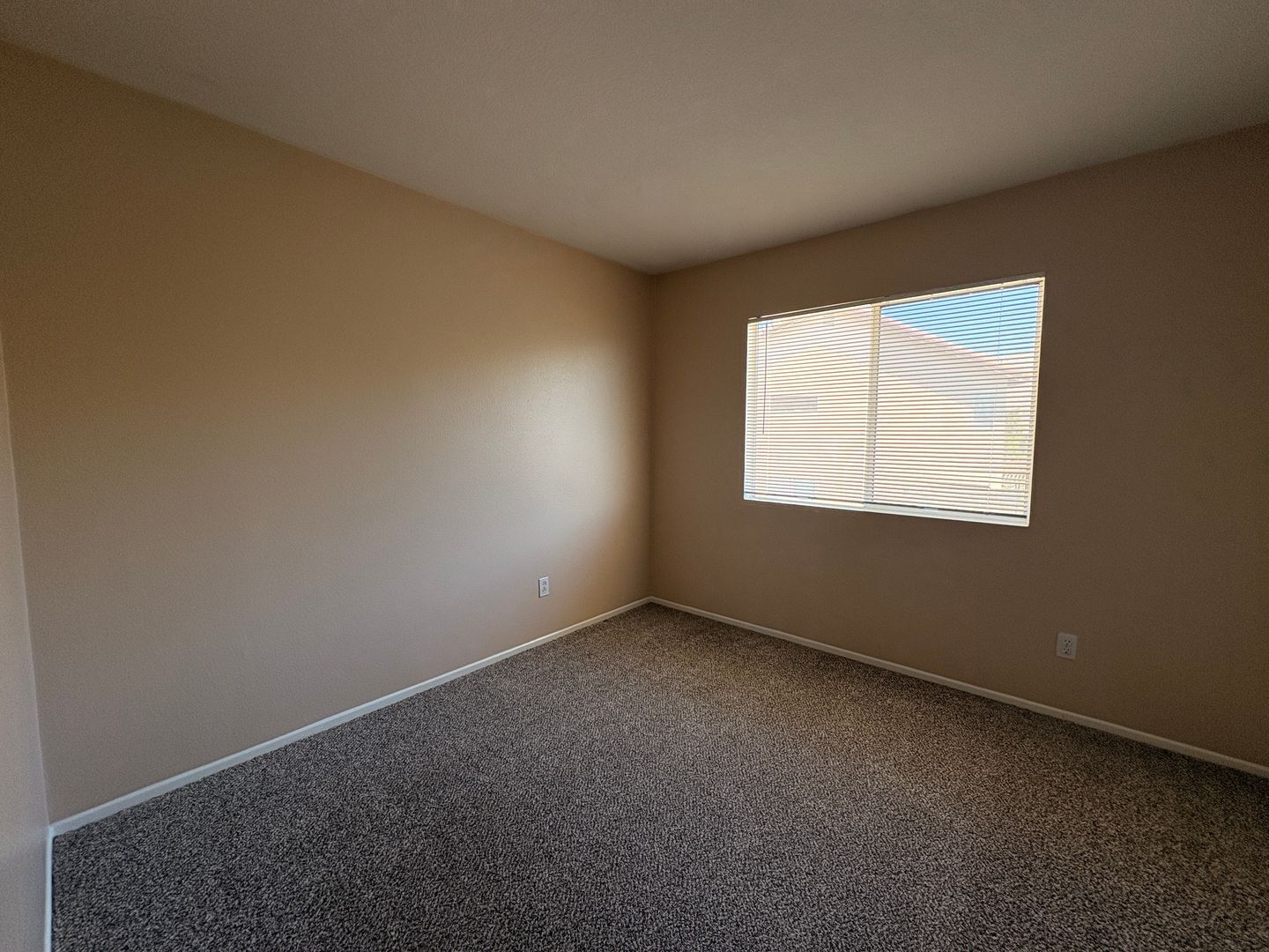 1498 Haddington Dr - Riverside - California - 4 bed, 2.5 bath rental property