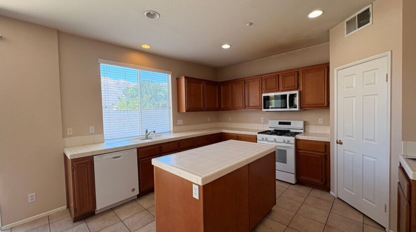 1498 Haddington Dr - Riverside - California - 4 bed, 2.5 bath rental property