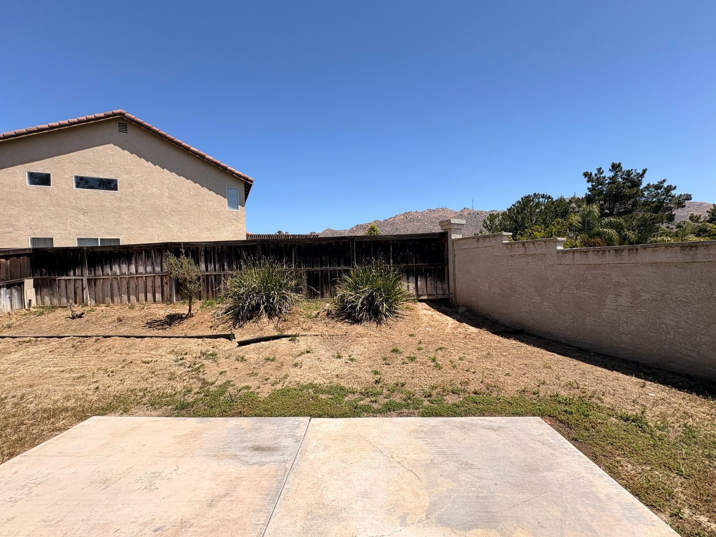 1498 Haddington Dr - Riverside - California - 4 bed, 2.5 bath rental property