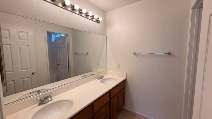 1498 Haddington Dr - Riverside - California - 4 bed, 2.5 bath rental property