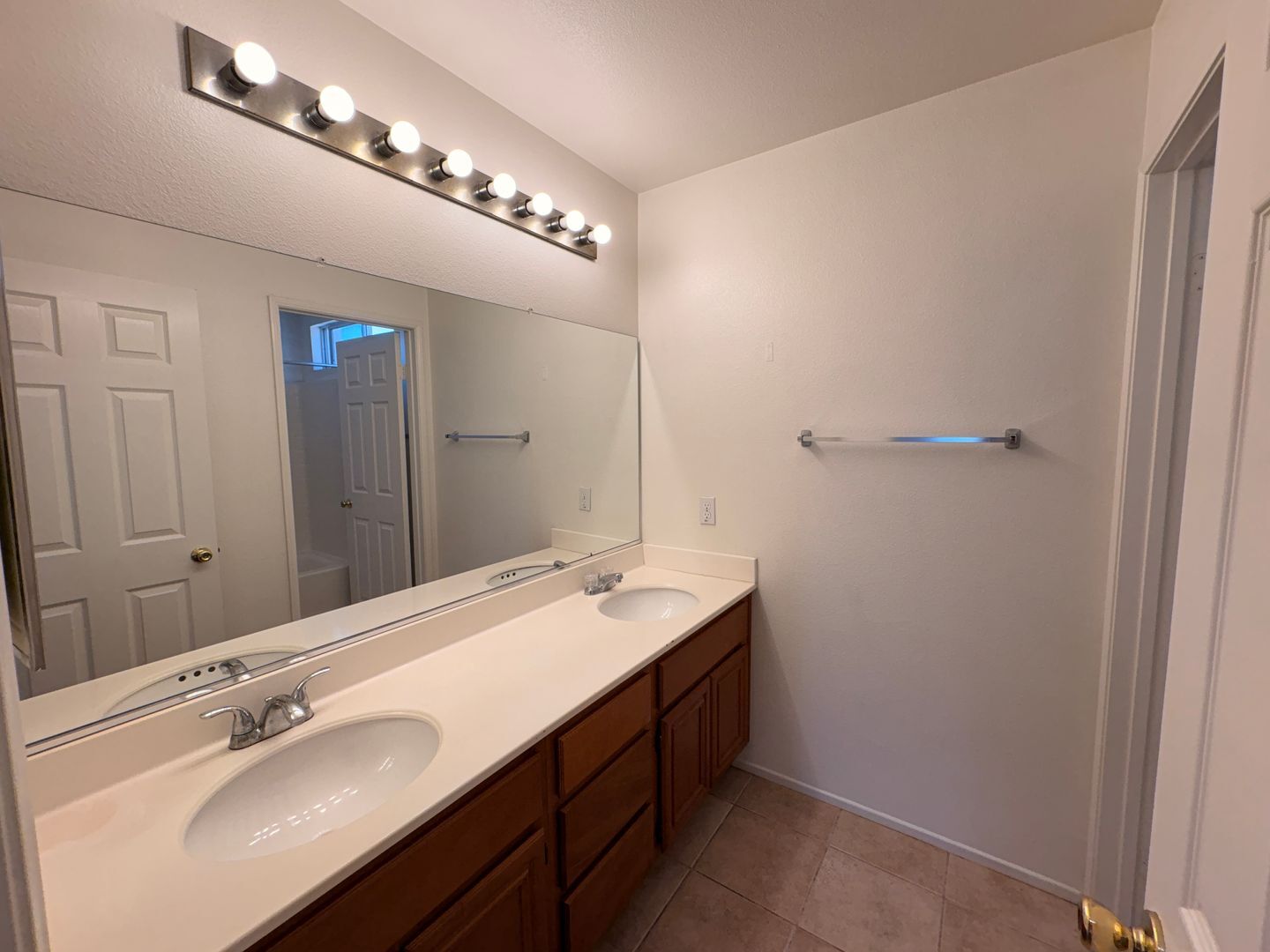 1498 Haddington Dr - Riverside - California - 4 bed, 2.5 bath rental property