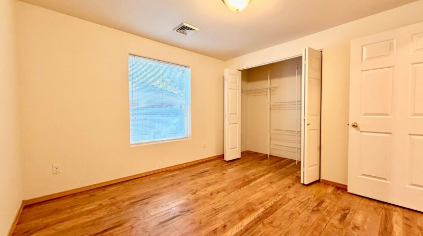 1547-1549 SW Rimrock Way - Redmond - Oregon - 3 bed, 2 bath rental property