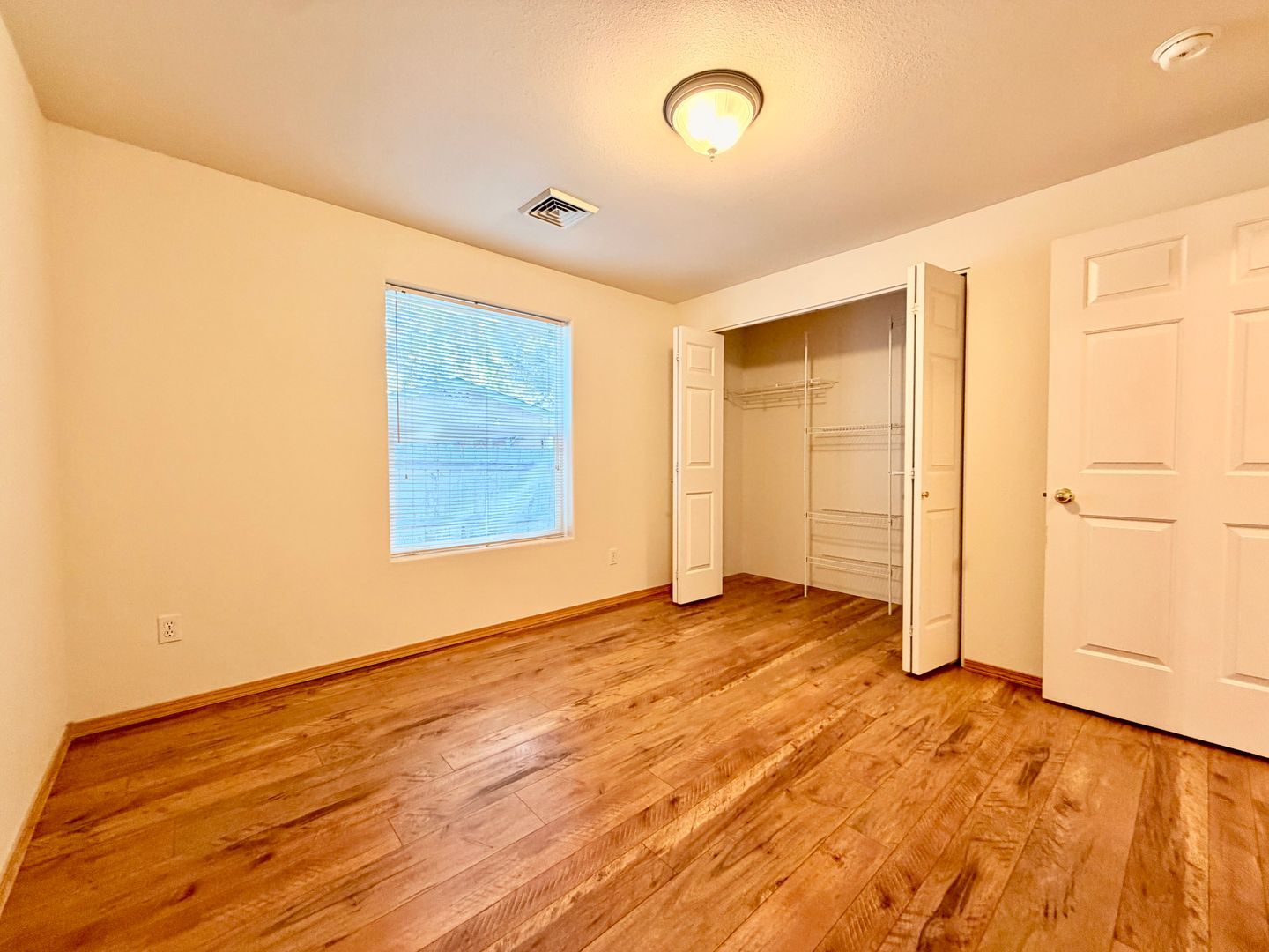 1547-1549 SW Rimrock Way - Redmond - Oregon - 3 bed, 2 bath rental property