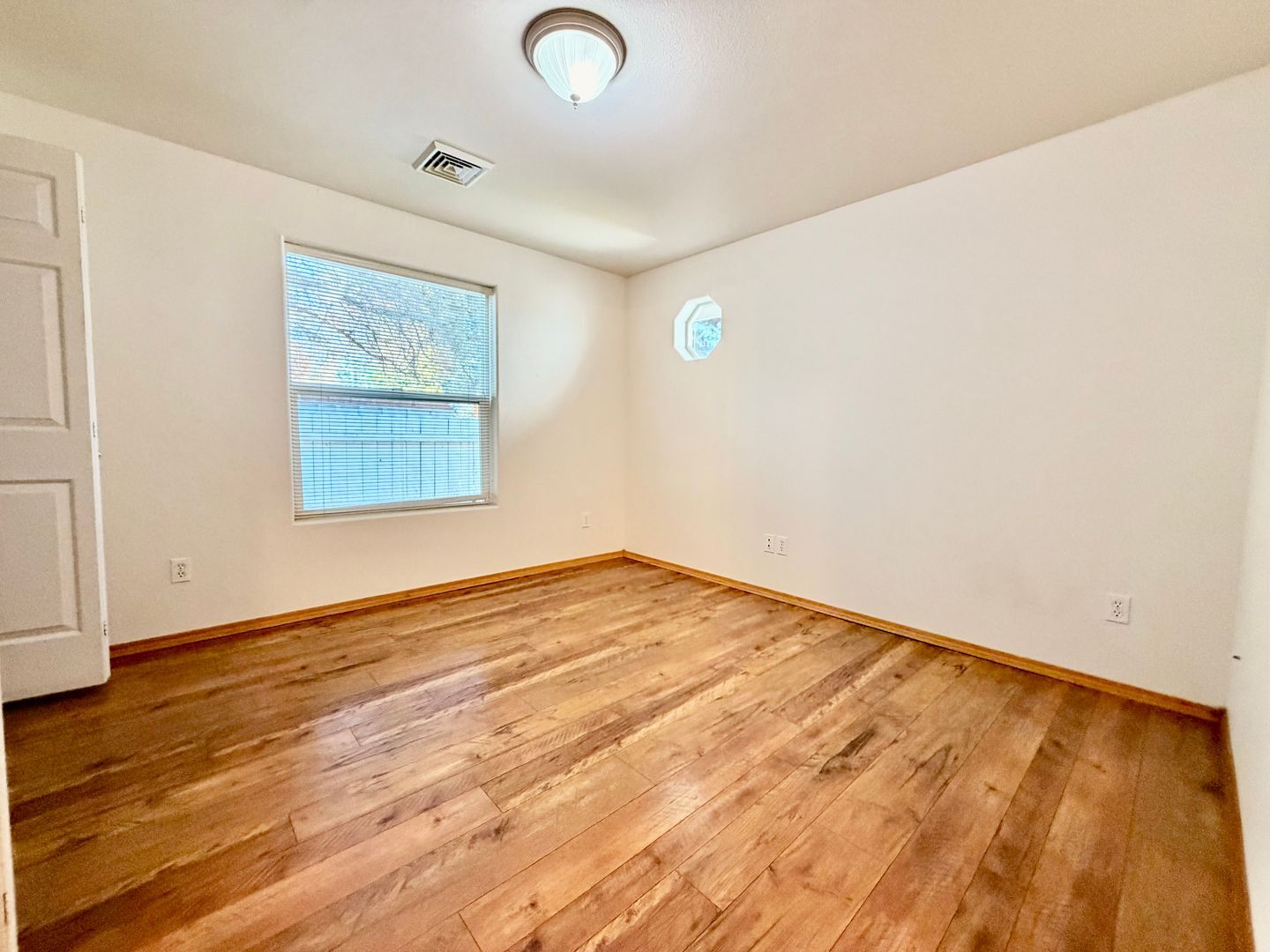 1547-1549 SW Rimrock Way - Redmond - Oregon - 3 bed, 2 bath rental property