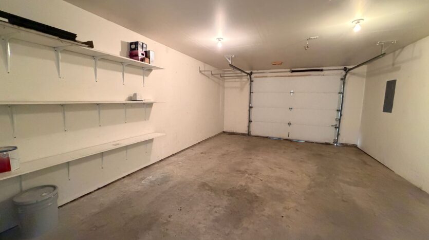1547-1549 SW Rimrock Way - Redmond - Oregon - 3 bed, 2 bath rental property