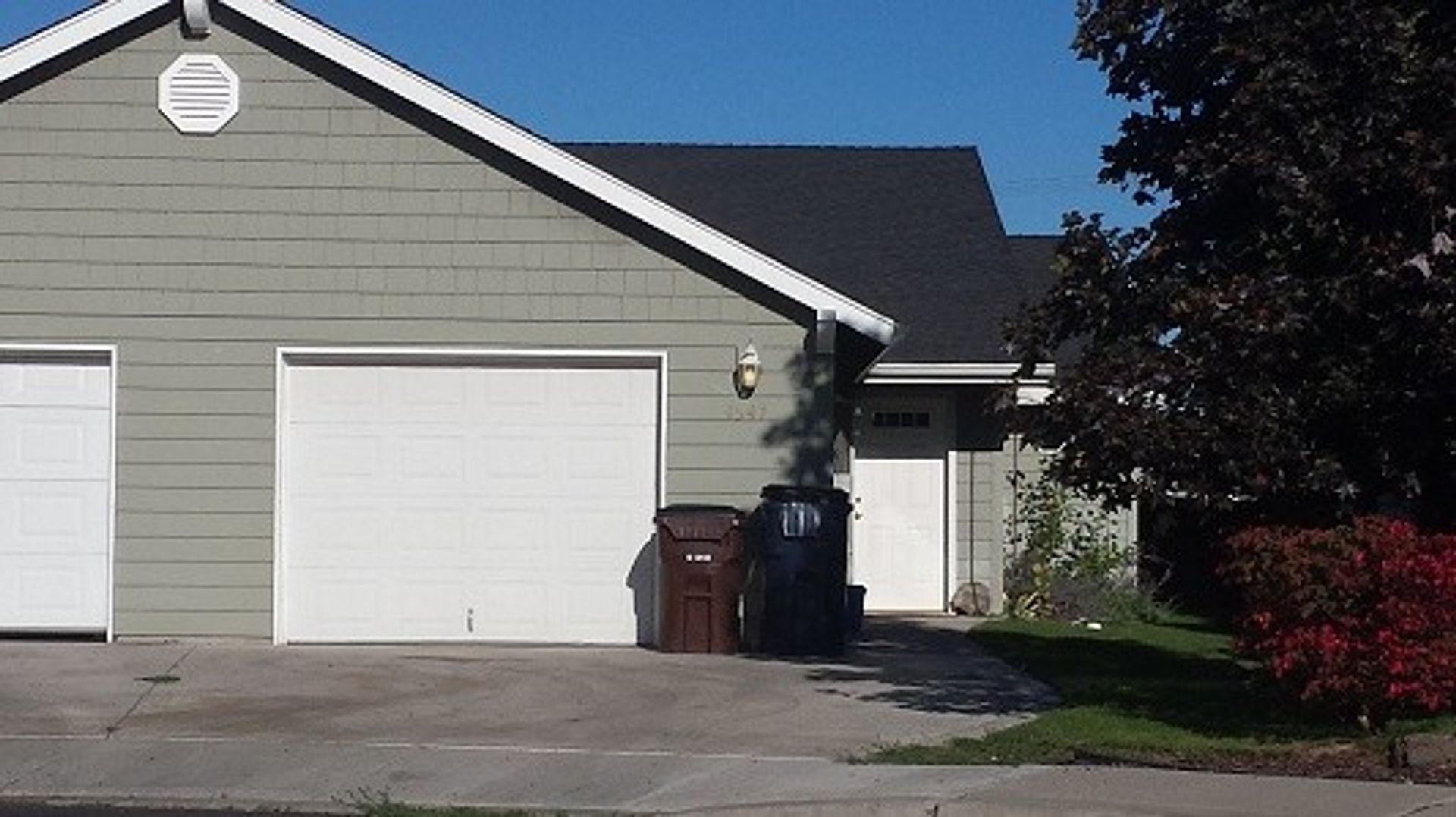 1547-1549 SW Rimrock Way - Redmond - Oregon - 3 bed, 2 bath rental property