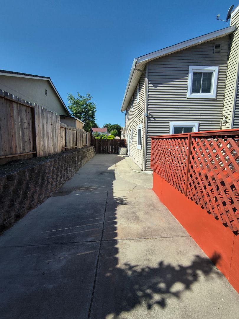 1973 Redwood Rd - Hercules - California - 4 bed, 3 bath rental property