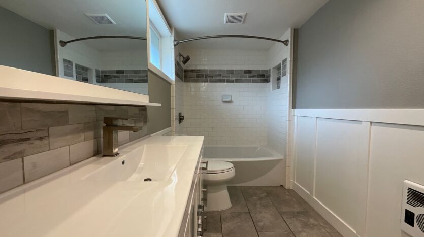 2120 E Grand Ave - Everett - Washington - 3 bed, 1 bath rental property