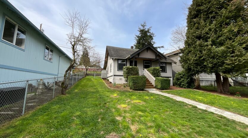 2120 E Grand Ave - Everett - Washington - 3 bed, 1 bath rental property
