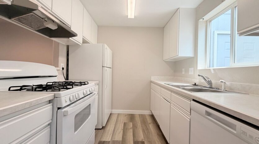 2120 SW Canyon Dr  - Redmond - Oregon - 2 bed, 2.5 bath rental property