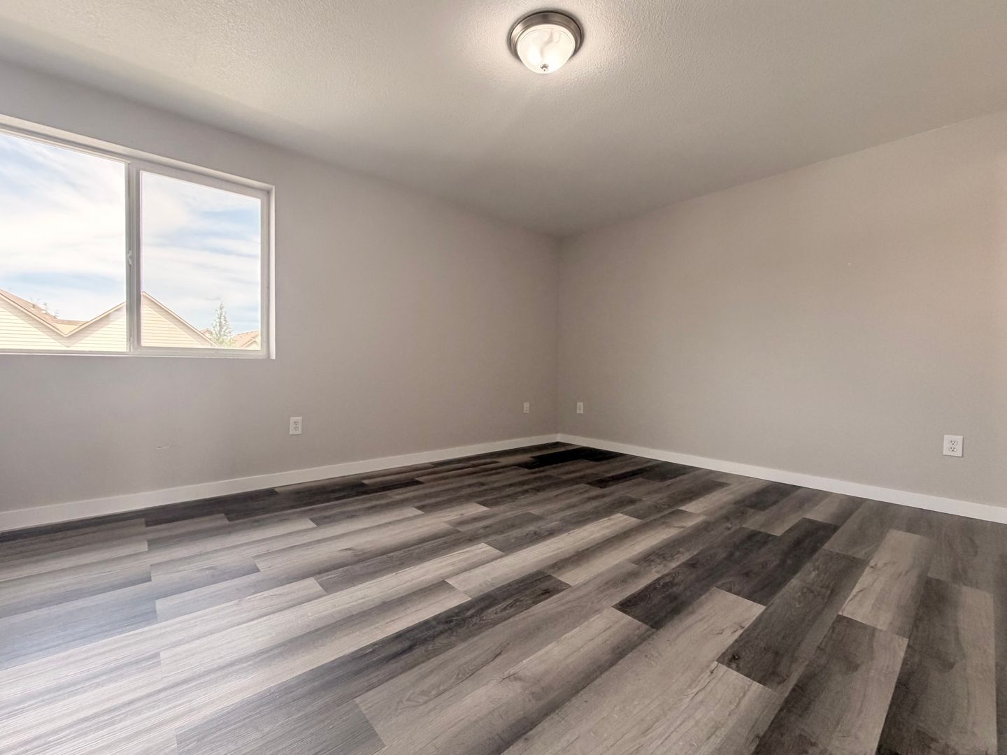 2120 SW Canyon Dr  - Redmond - Oregon - 2 bed, 2.5 bath rental property