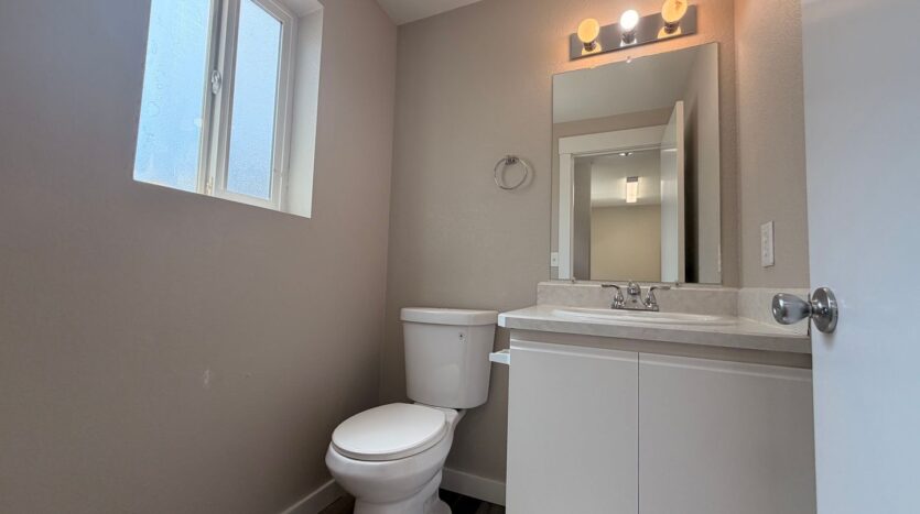 2120 SW Canyon Dr  - Redmond - Oregon - 2 bed, 2.5 bath rental property