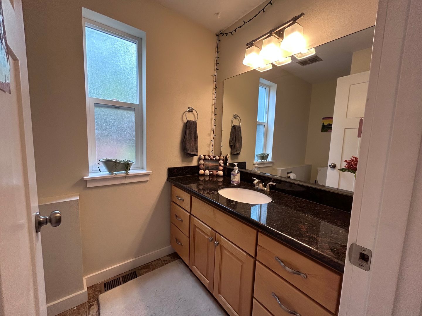 213 BAYSIDE RD - Bellingham - Washington - 4 bed, 3 bath rental property