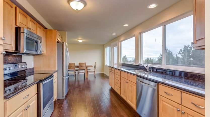 213 BAYSIDE RD - Bellingham - Washington - 4 bed, 3 bath rental property
