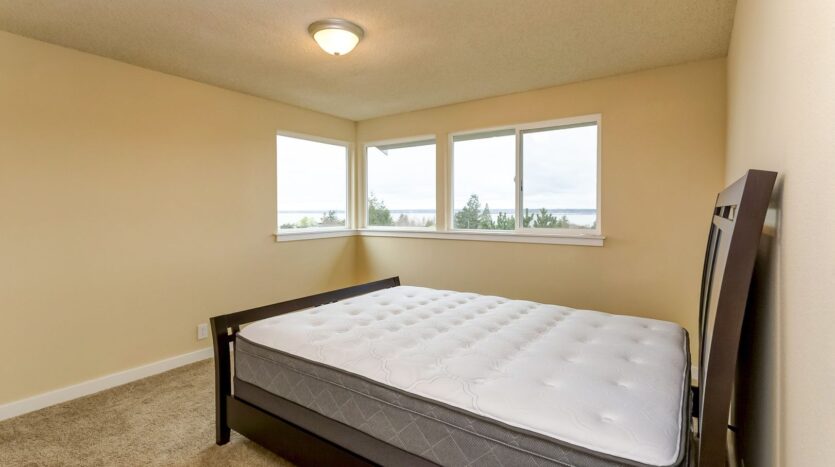 213 BAYSIDE RD - Bellingham - Washington - 4 bed, 3 bath rental property