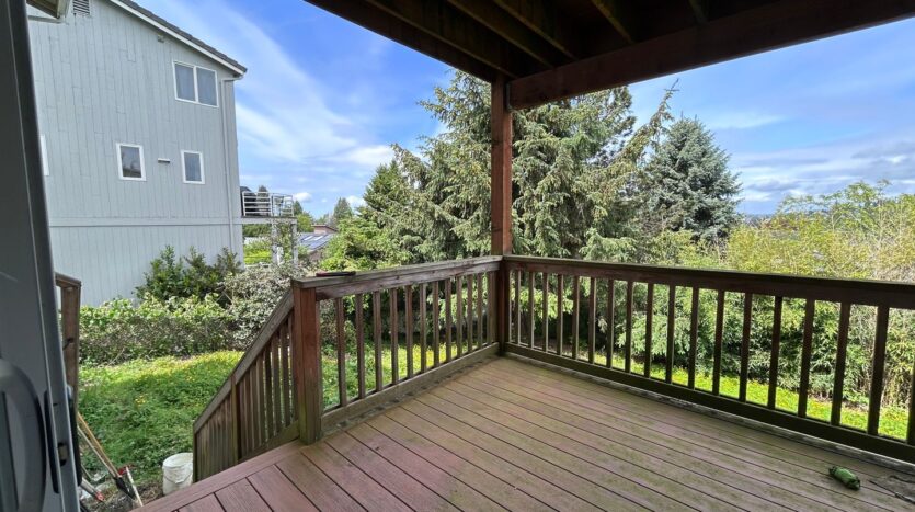 213 BAYSIDE RD - Bellingham - Washington - 4 bed, 3 bath rental property