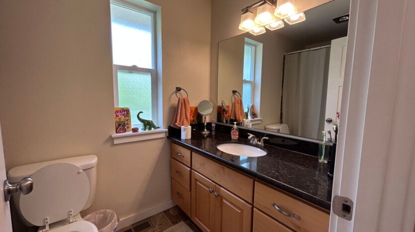 213 BAYSIDE RD - Bellingham - Washington - 4 bed, 3 bath rental property
