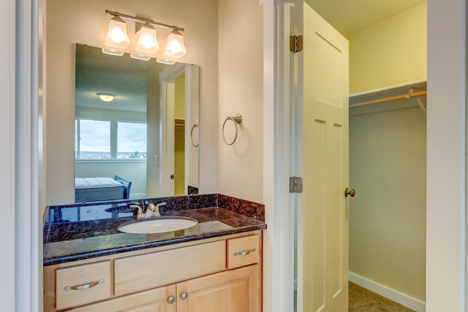 213 BAYSIDE RD - Bellingham - Washington - 4 bed, 3 bath rental property