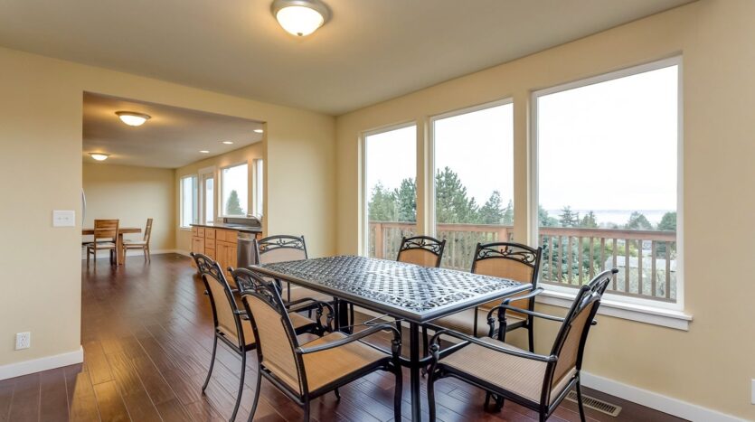 213 BAYSIDE RD - Bellingham - Washington - 4 bed, 3 bath rental property